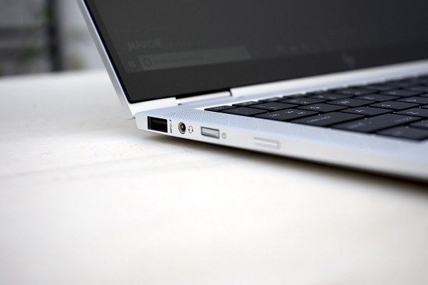 Laptop HP EliteBook x360 1030 G2 ´Puertos